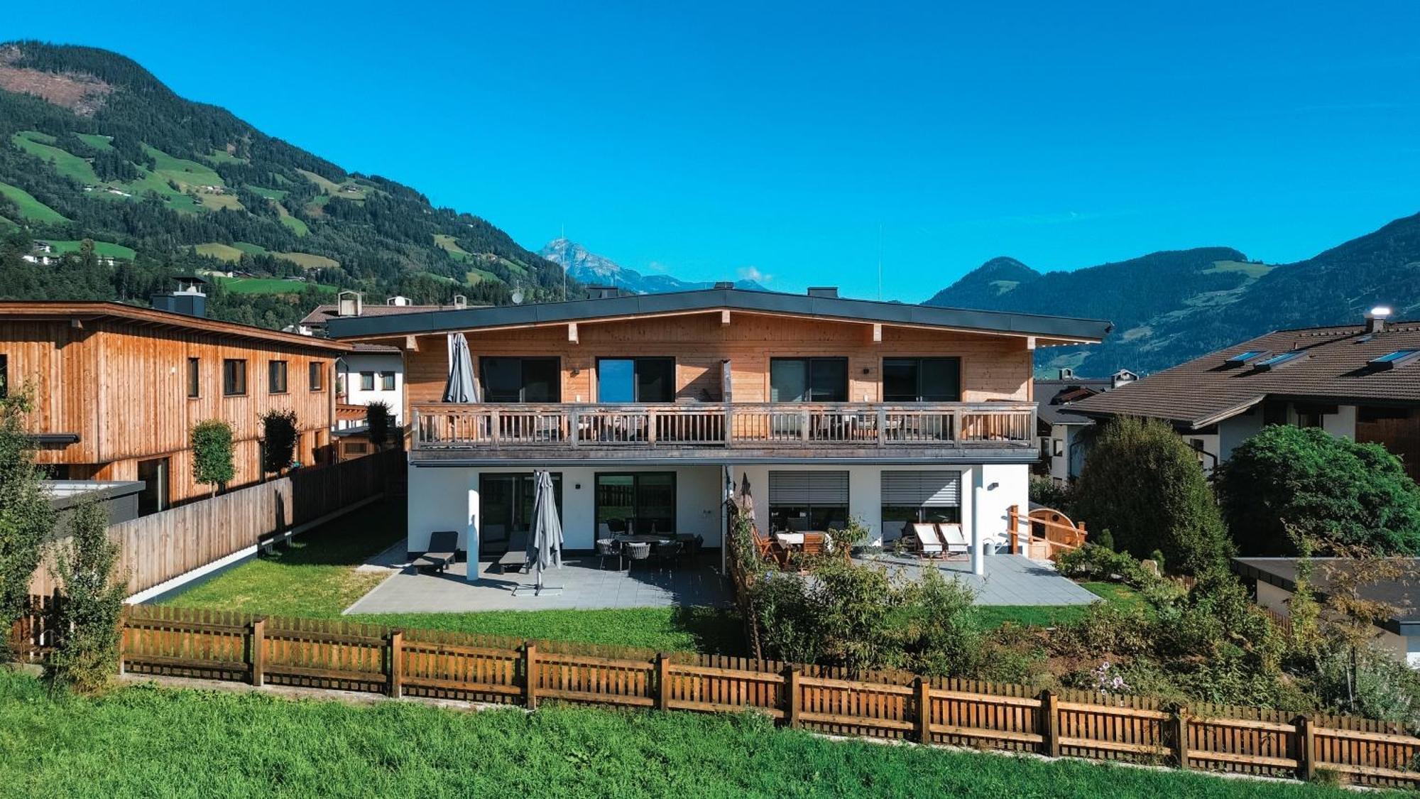 Zillerheart - Balcony Und Car Park By Alpenluxus Appartements フューゲン エクステリア 写真
